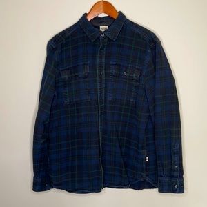 The North Face. Heavy to Medium Flannel shirt. Large. Great Worn Condition.